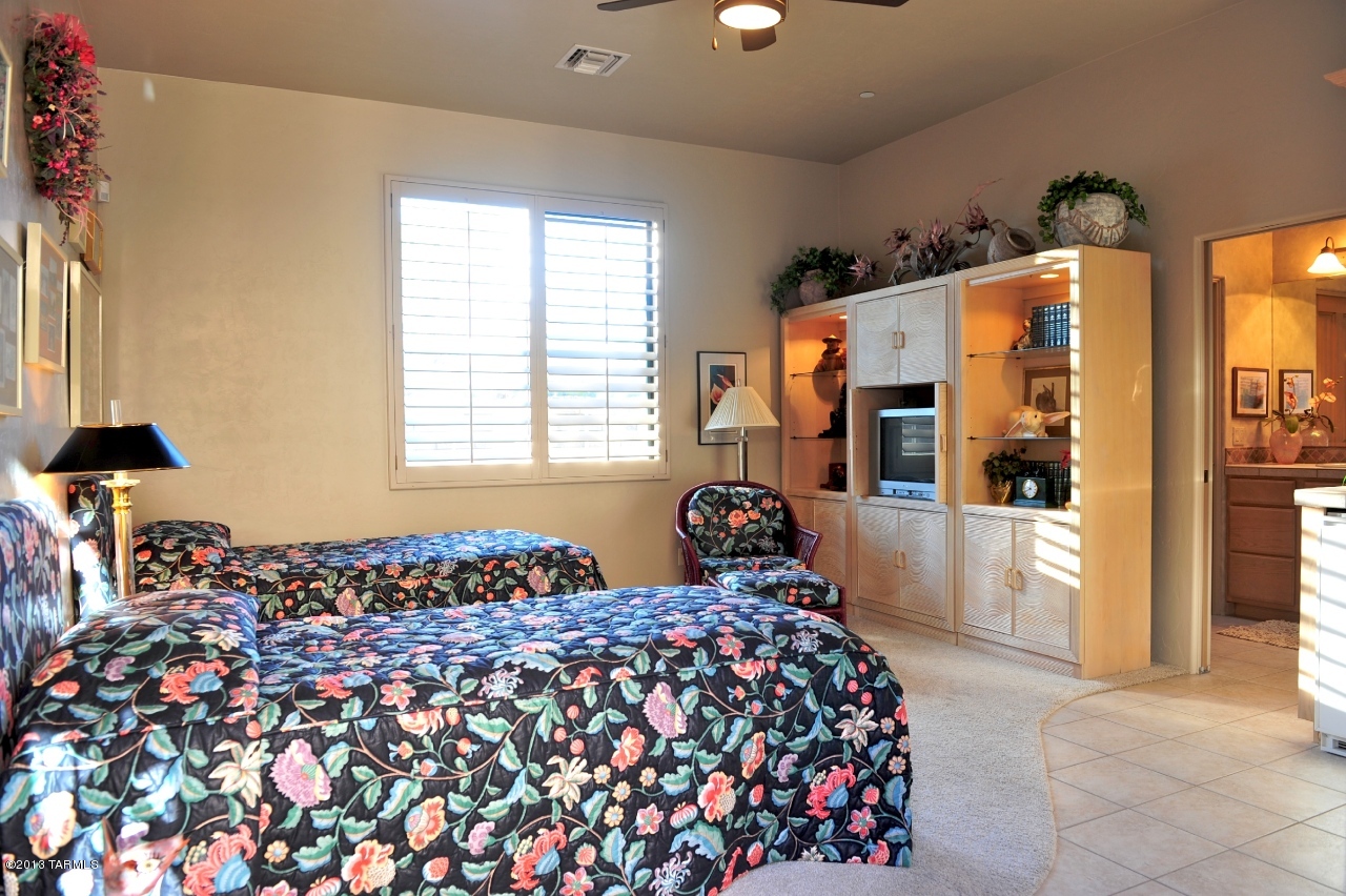 12172 North Copper Spring Trail Oro Valley, AZ 85755 - Photo 27 of 32
