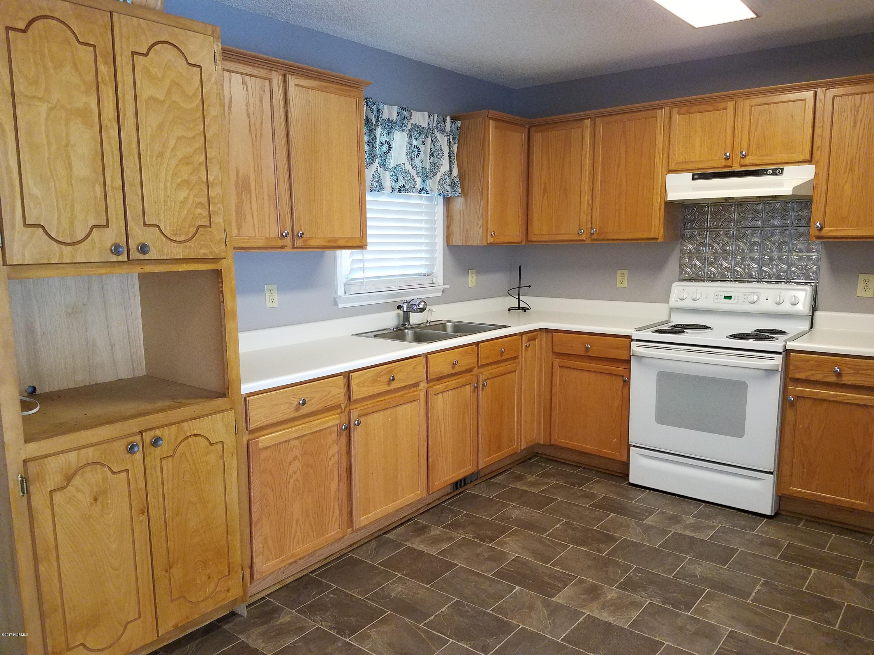 1688 Horseshoe Road Bladenboro, NC 28320 - Photo 7 of 16 20170928_153849