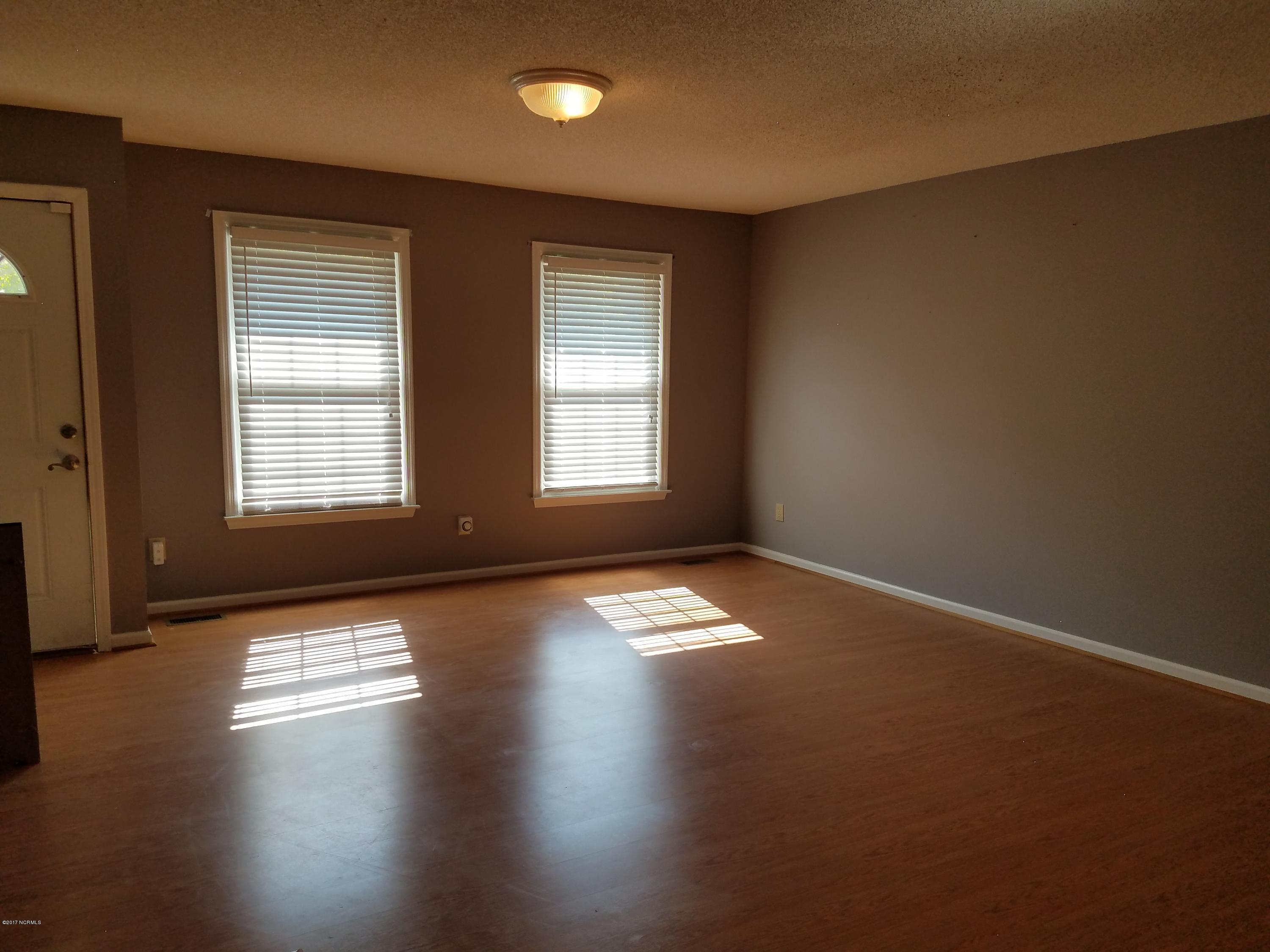 1688 Horseshoe Road Bladenboro, NC 28320 - Photo 8 of 16 20170928_153929