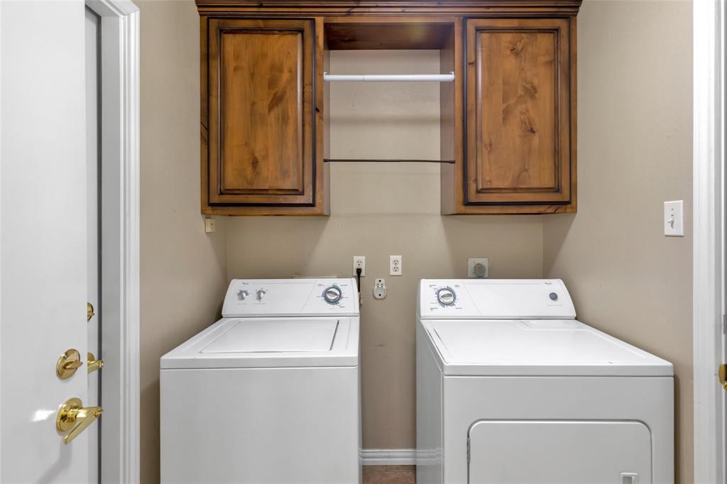 625 Deer Drive Greenville, TX 75402 - Photo 20 of 29 a utility room with dryer and washer