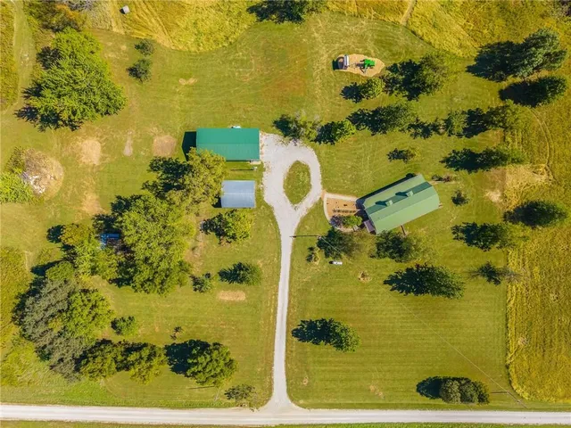 $450,000 | 23860 Liv 377, Hale, MO 64643
