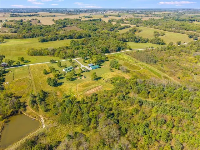 $450,000 | 23860 Liv 377, Hale, MO 64643