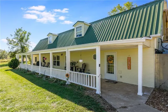 $450,000 | 23860 Liv 377, Hale, MO 64643