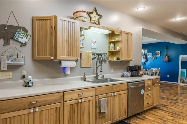 $450,000 | 23860 Liv 377, Hale, MO 64643