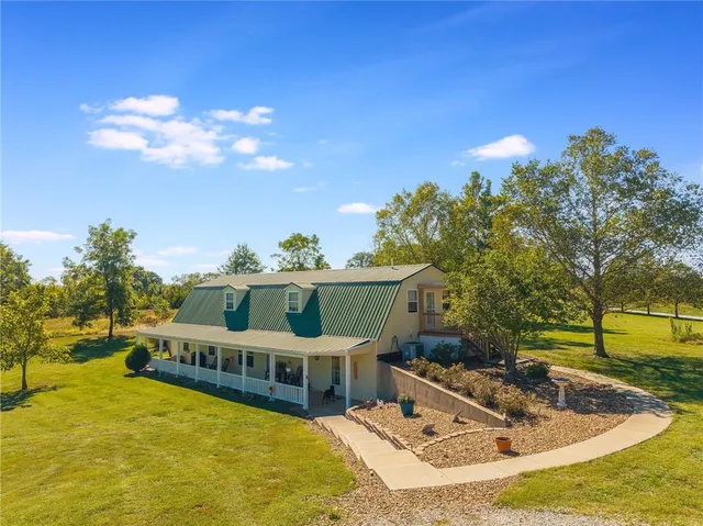 $450,000 | 23860 Liv 377, Hale, MO 64643