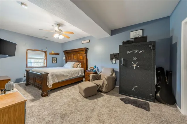 $450,000 | 23860 Liv 377, Hale, MO 64643