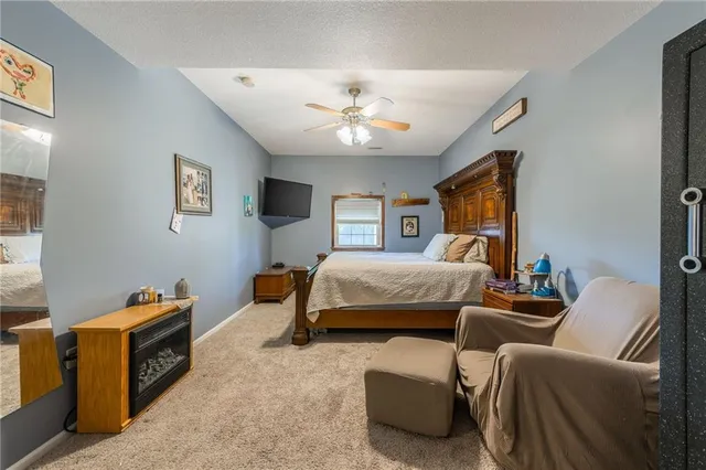 $450,000 | 23860 Liv 377, Hale, MO 64643