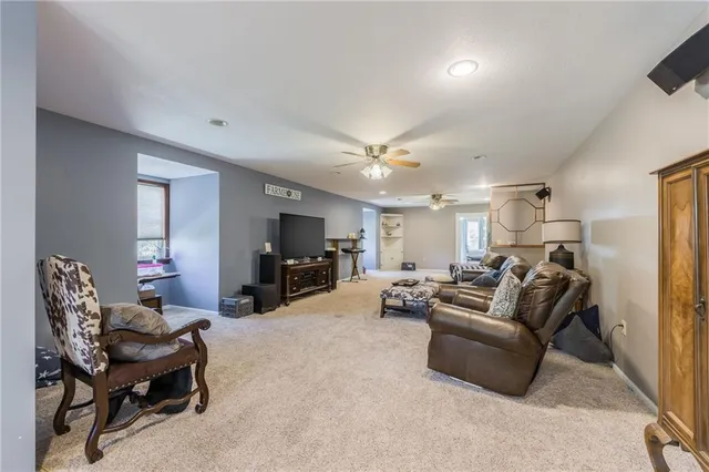 $450,000 | 23860 Liv 377, Hale, MO 64643