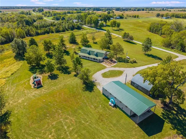 $450,000 | 23860 Liv 377, Hale, MO 64643