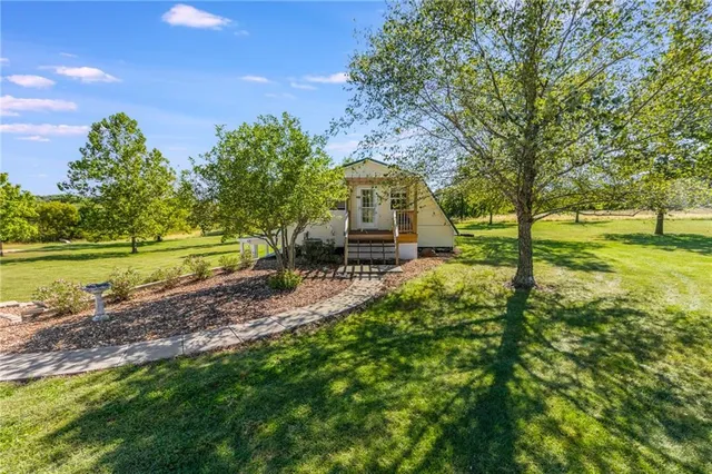 $450,000 | 23860 Liv 377, Hale, MO 64643