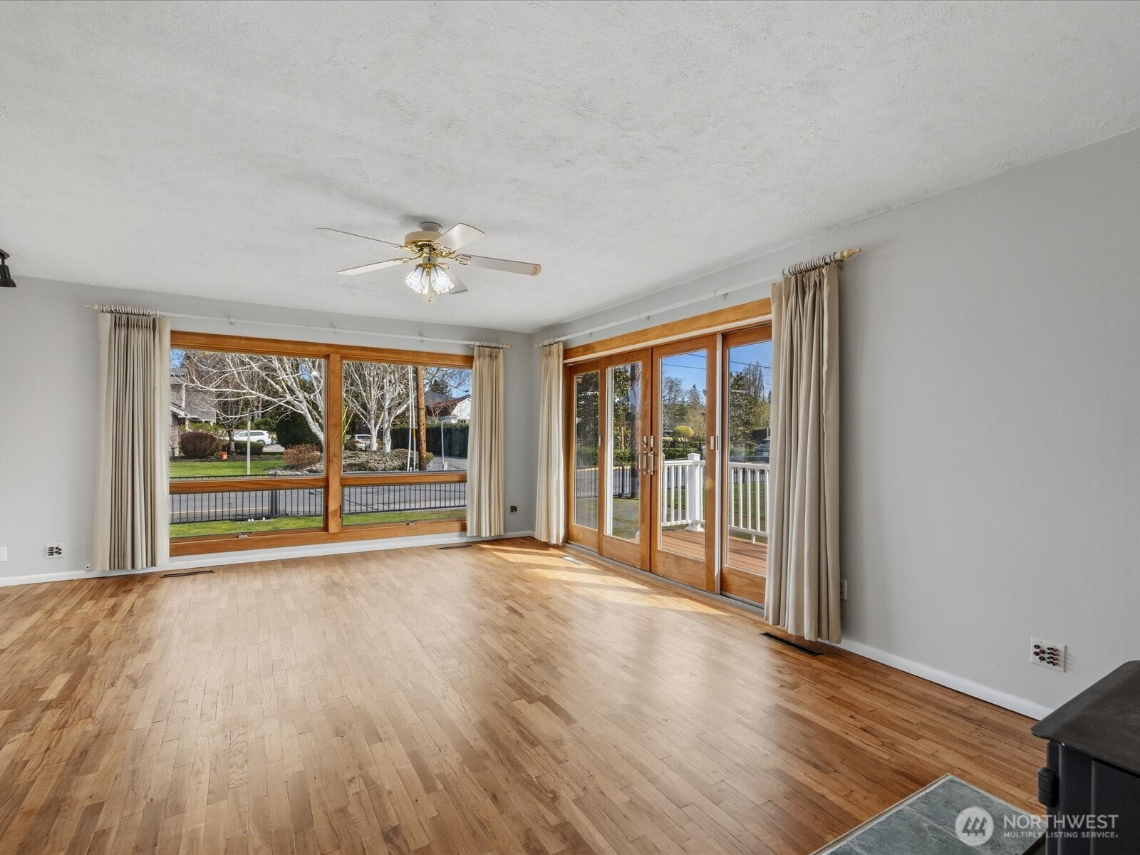 216 Caspers Street Edmonds, WA 98020 - Photo 11 of 34