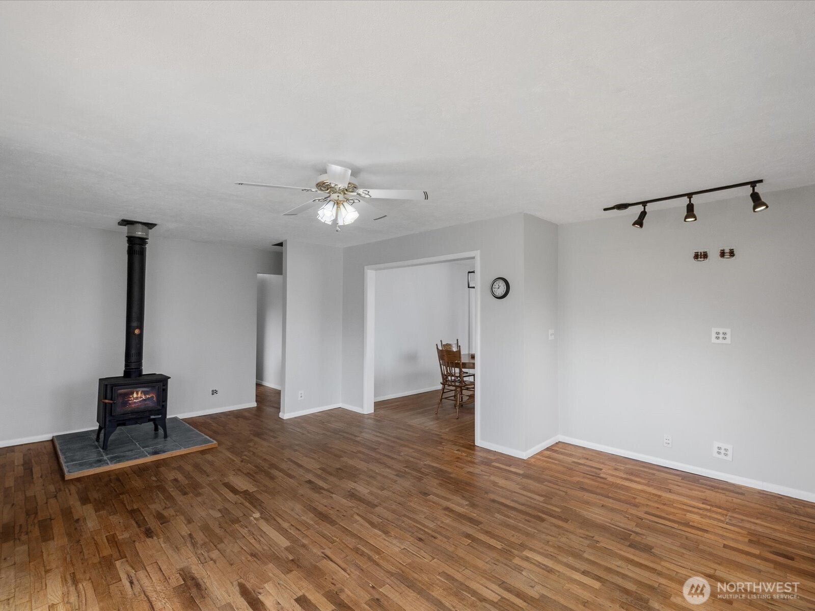 216 Caspers Street Edmonds, WA 98020 - Photo 12 of 34