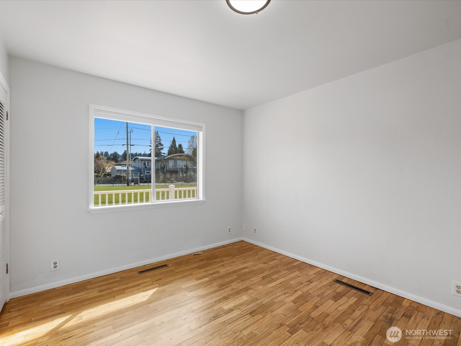 216 Caspers Street Edmonds, WA 98020 - Photo 16 of 34
