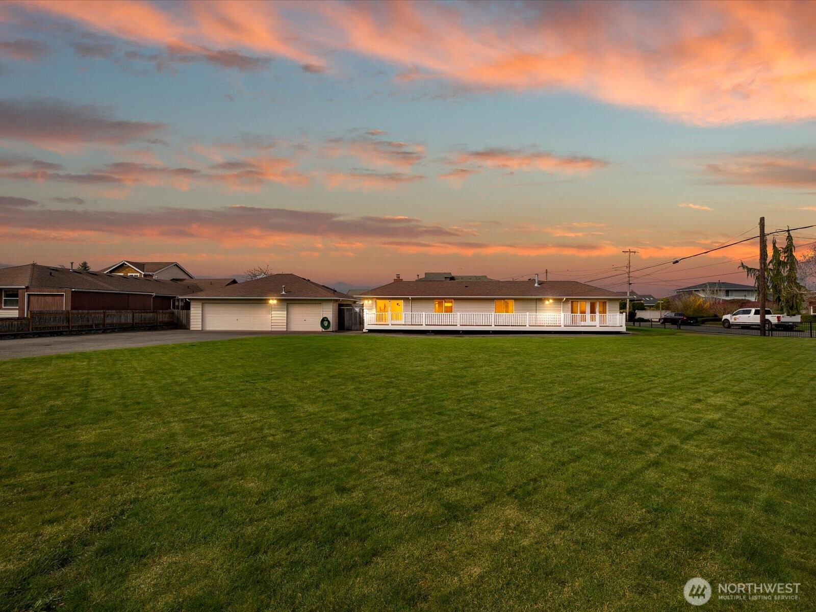 216 Caspers Street Edmonds, WA 98020 - Photo 2 of 34