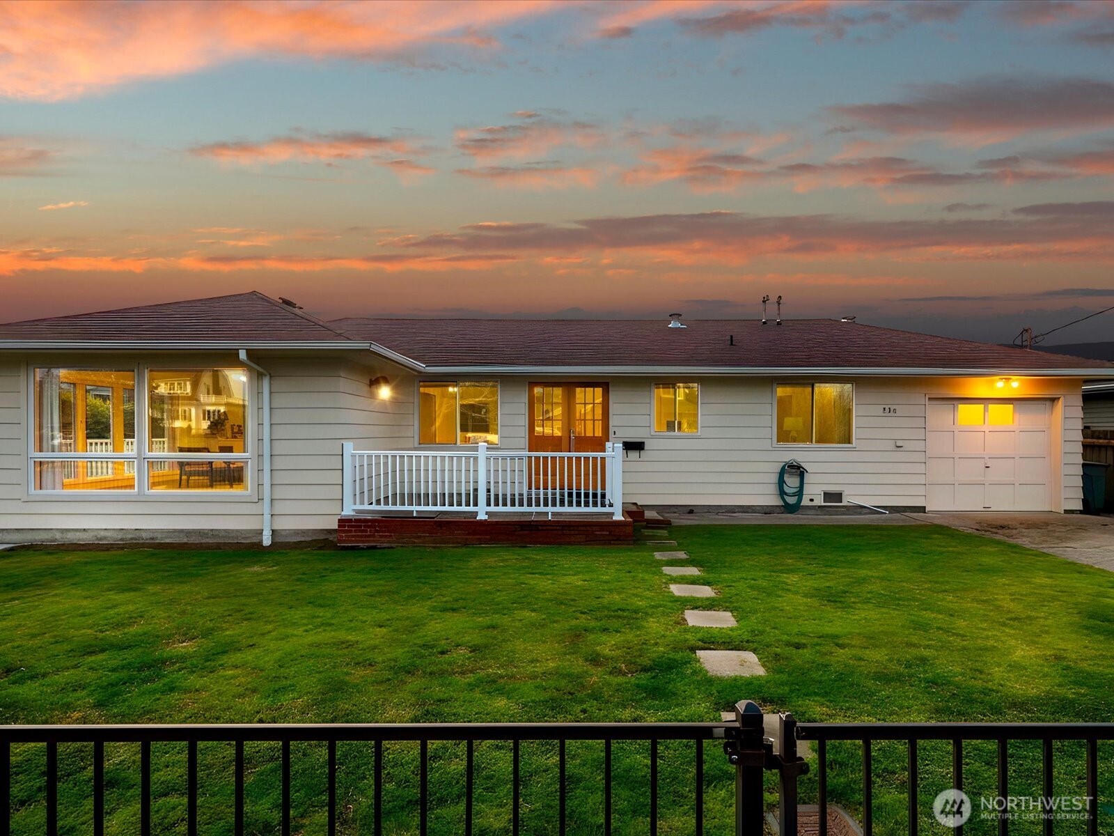 216 Caspers Street Edmonds, WA 98020 - Photo 3 of 34