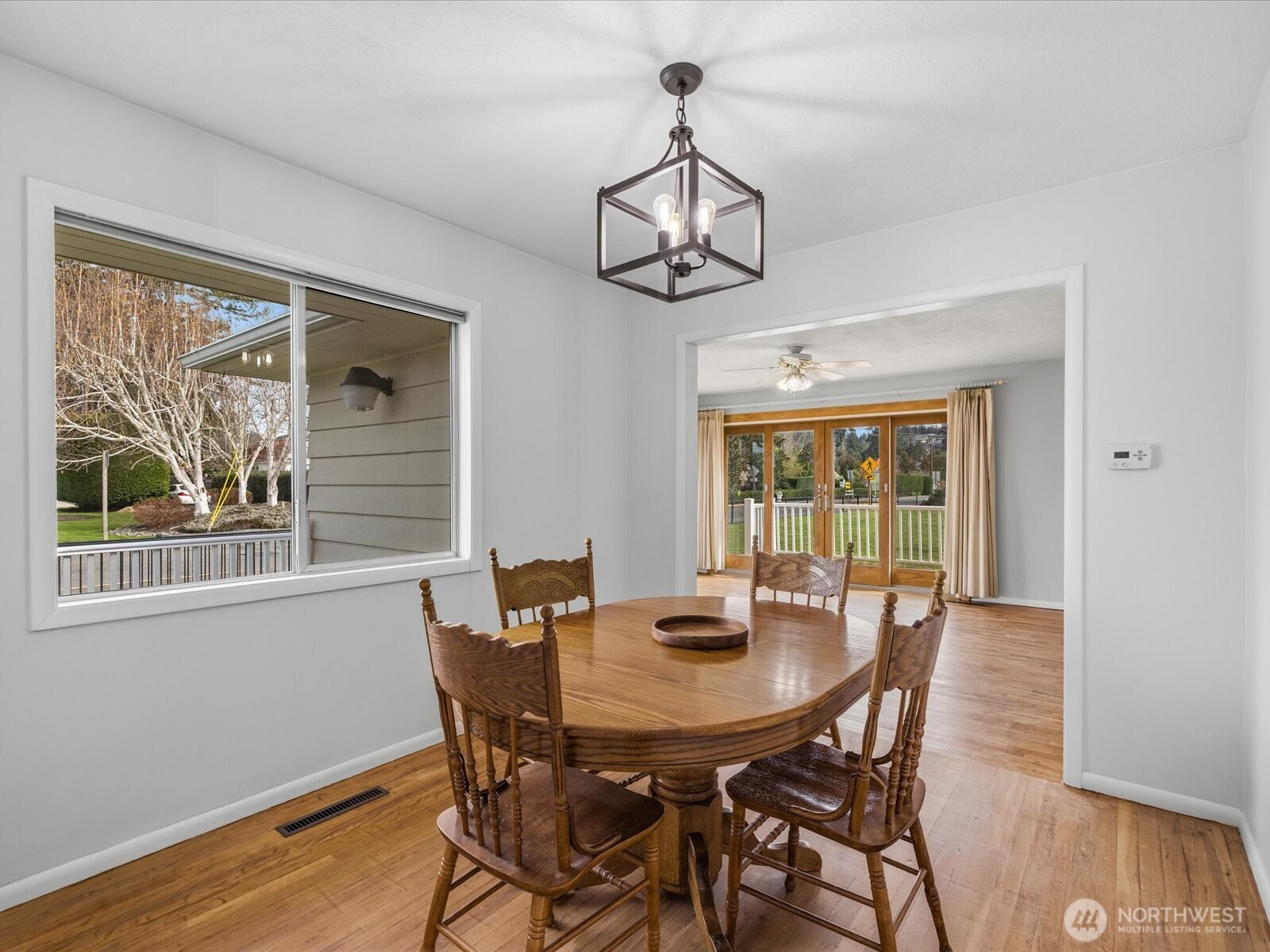 216 Caspers Street Edmonds, WA 98020 - Photo 8 of 34