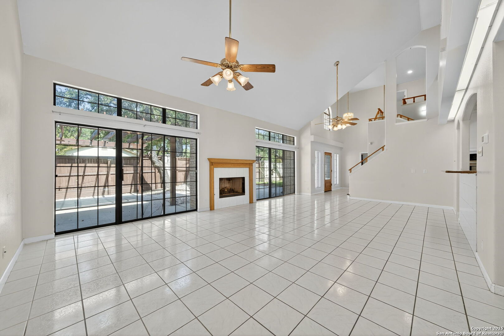 14043 Oakhill Way San Antonio, TX 78231 - Photo 12 of 27