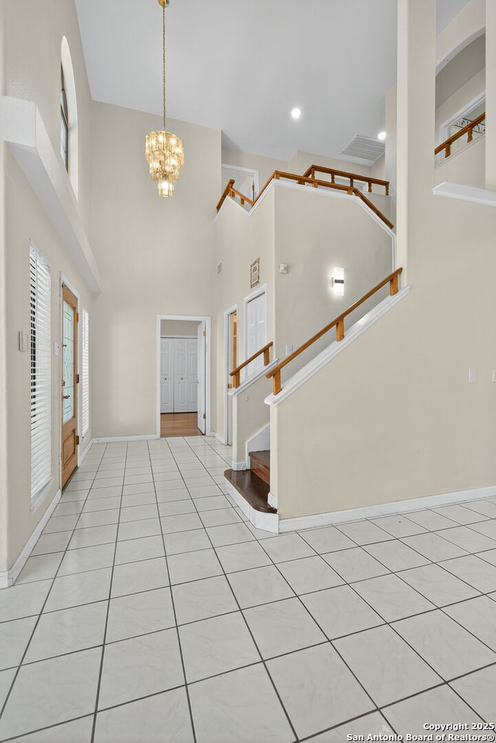 14043 Oakhill Way San Antonio, TX 78231 - Photo 13 of 27