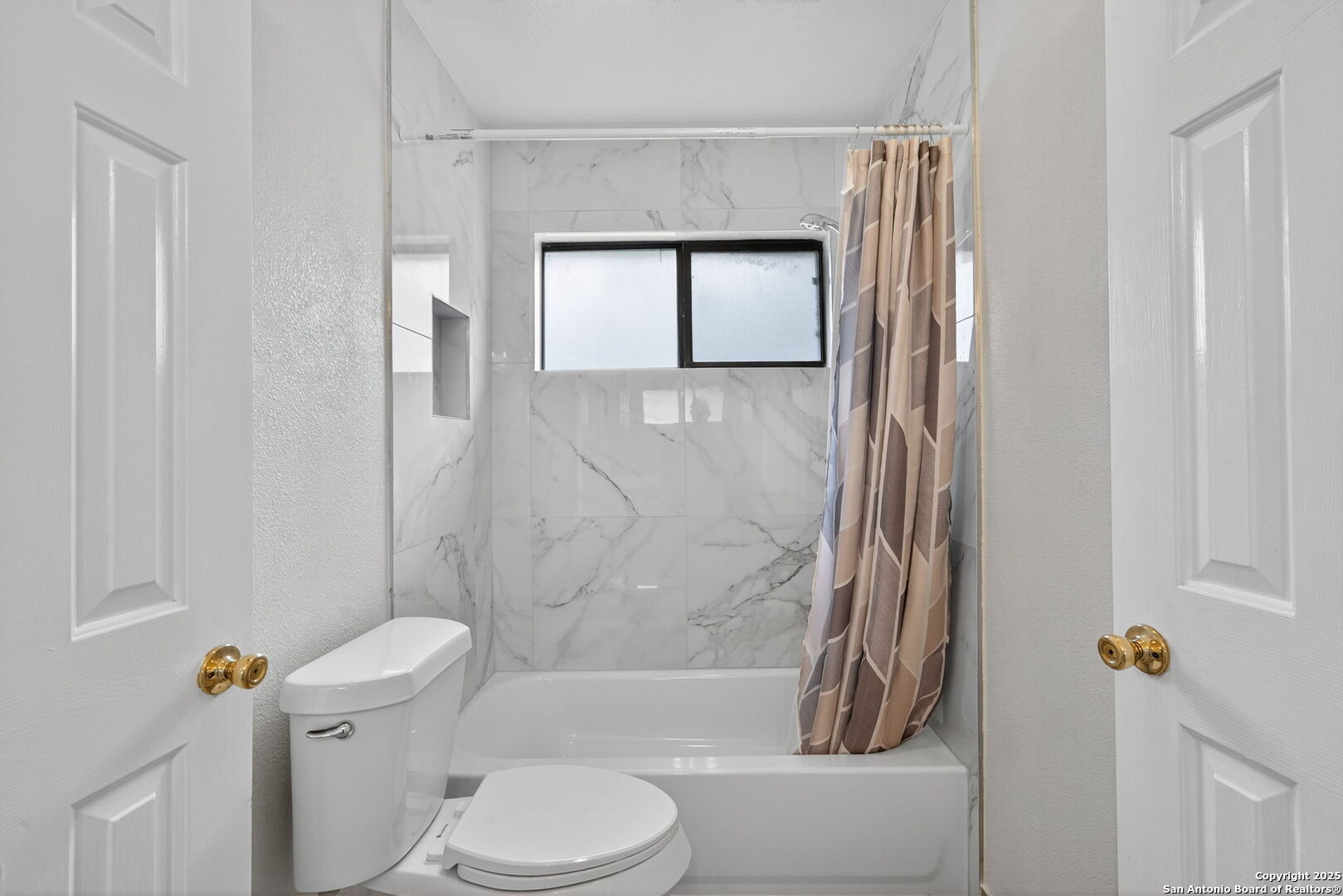 14043 Oakhill Way San Antonio, TX 78231 - Photo 18 of 27