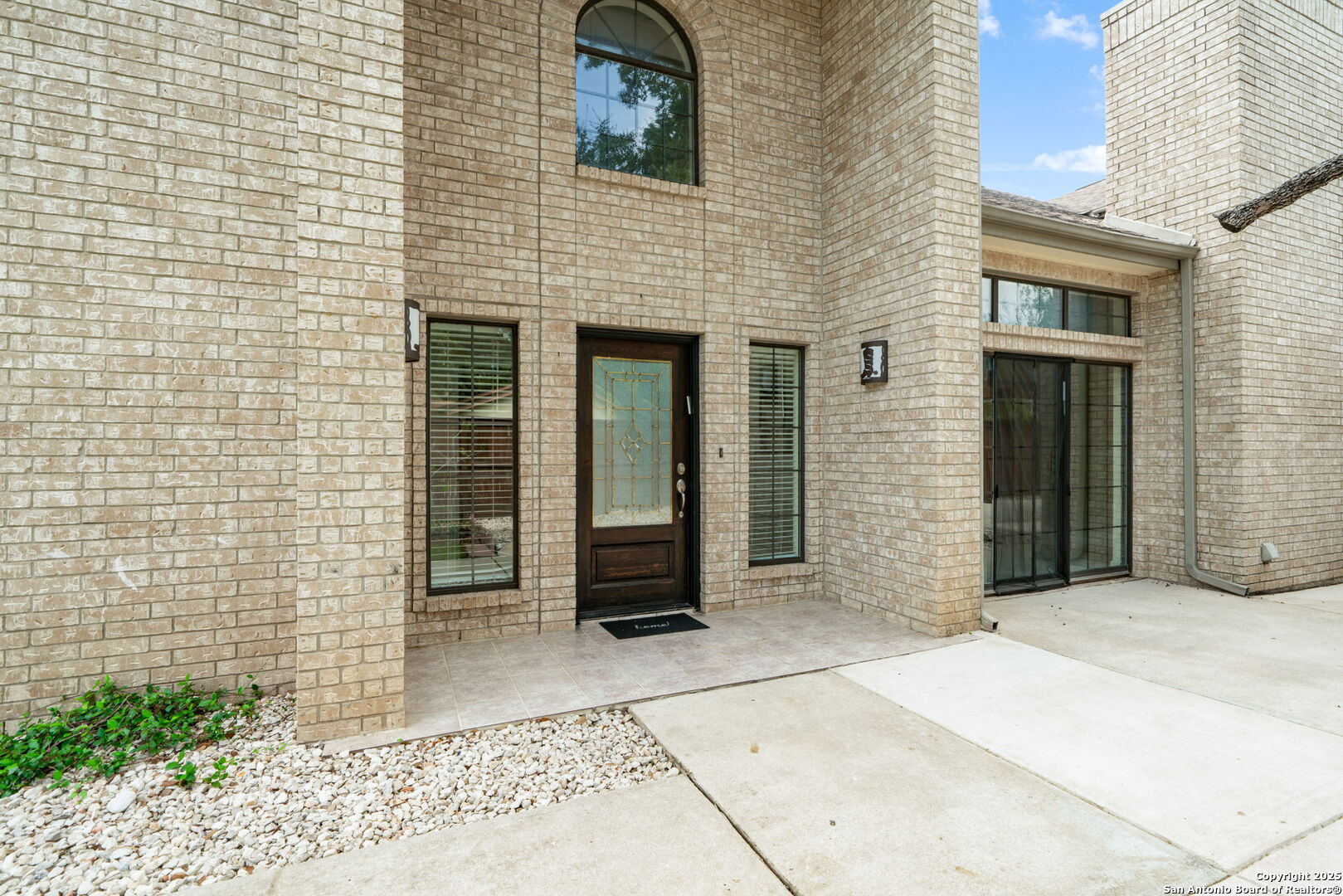 14043 Oakhill Way San Antonio, TX 78231 - Photo 2 of 27