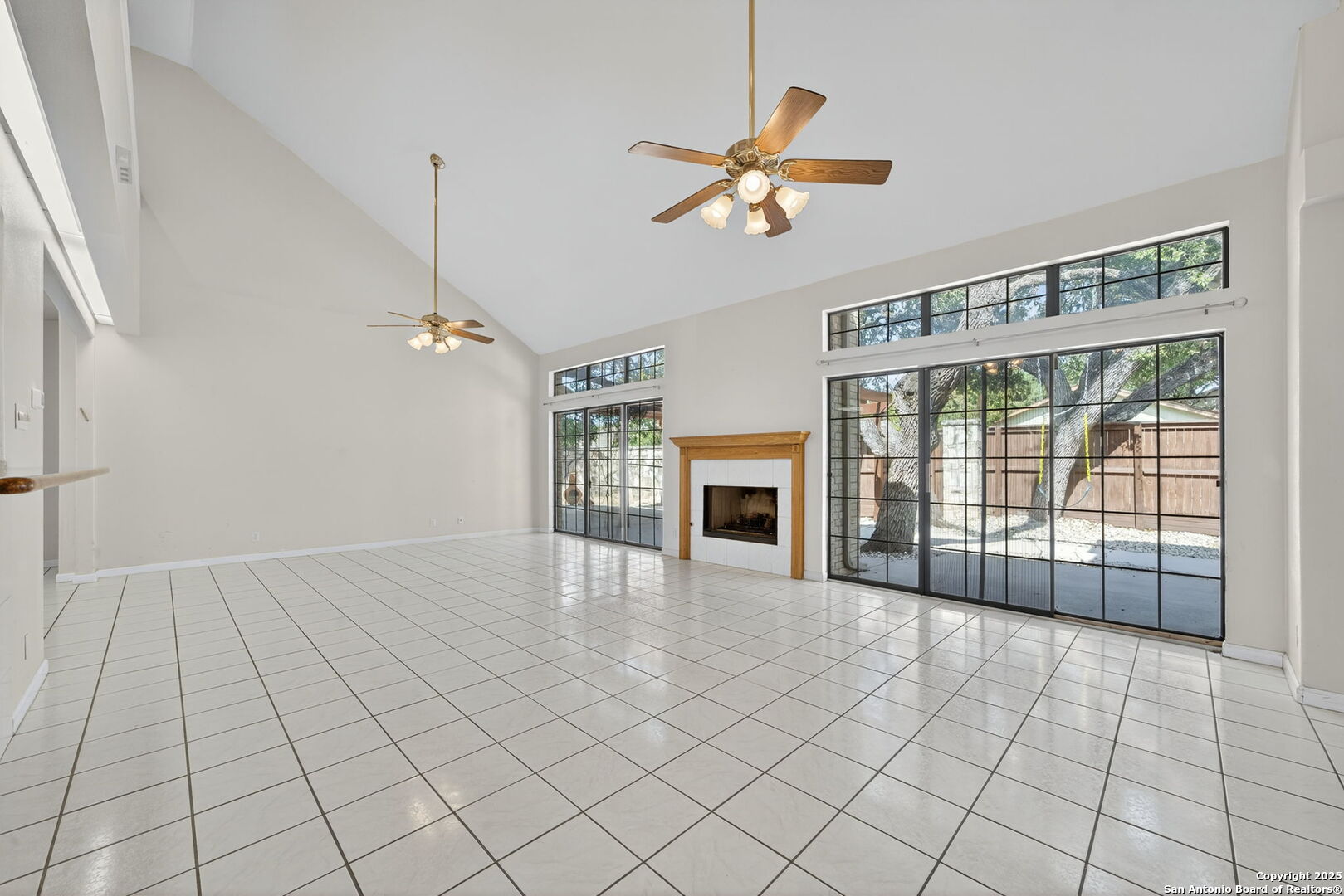 14043 Oakhill Way San Antonio, TX 78231 - Photo 3 of 27