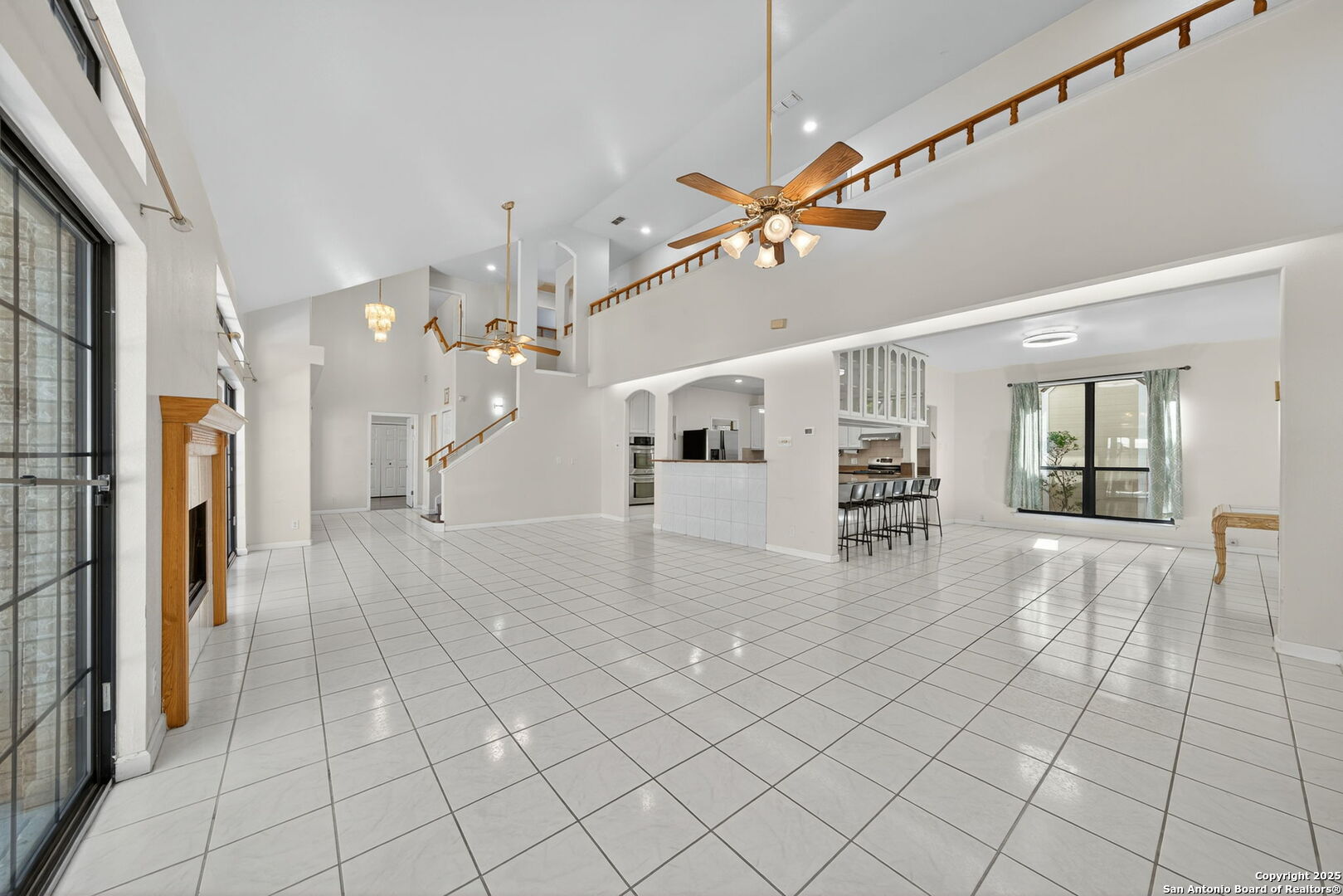 14043 Oakhill Way San Antonio, TX 78231 - Photo 4 of 27