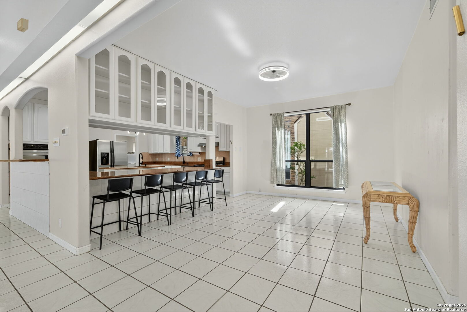 14043 Oakhill Way San Antonio, TX 78231 - Photo 7 of 27