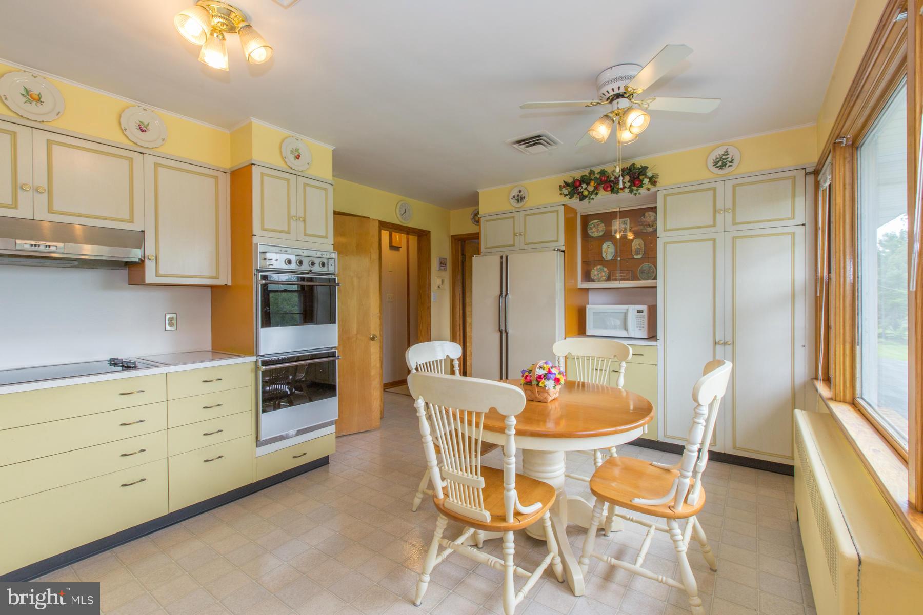 8107 Windsor Mill Road Baltimore, MD 21244 - Photo 13 of 28 Kitchen