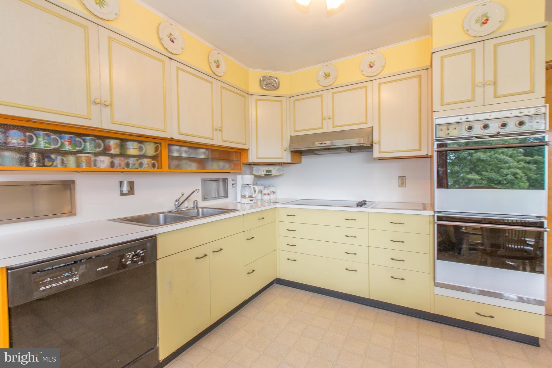 8107 Windsor Mill Road Baltimore, MD 21244 - Photo 14 of 28 Kitchen