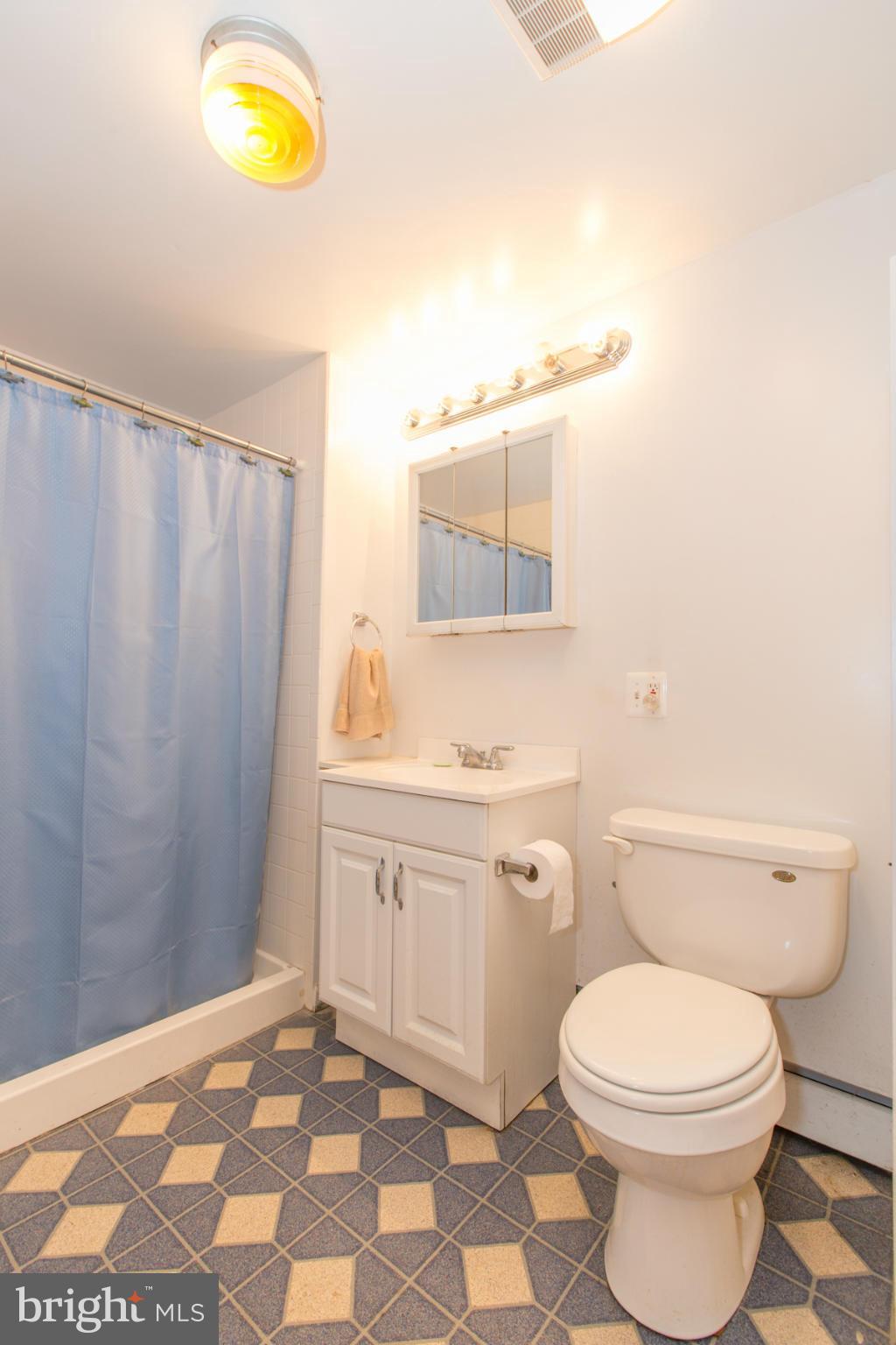 8107 Windsor Mill Road Baltimore, MD 21244 - Photo 22 of 28 Bath