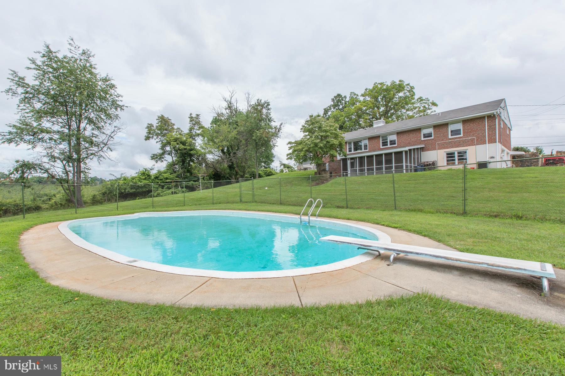 8107 Windsor Mill Road Baltimore, MD 21244 - Photo 27 of 28 Exterior (Rear)