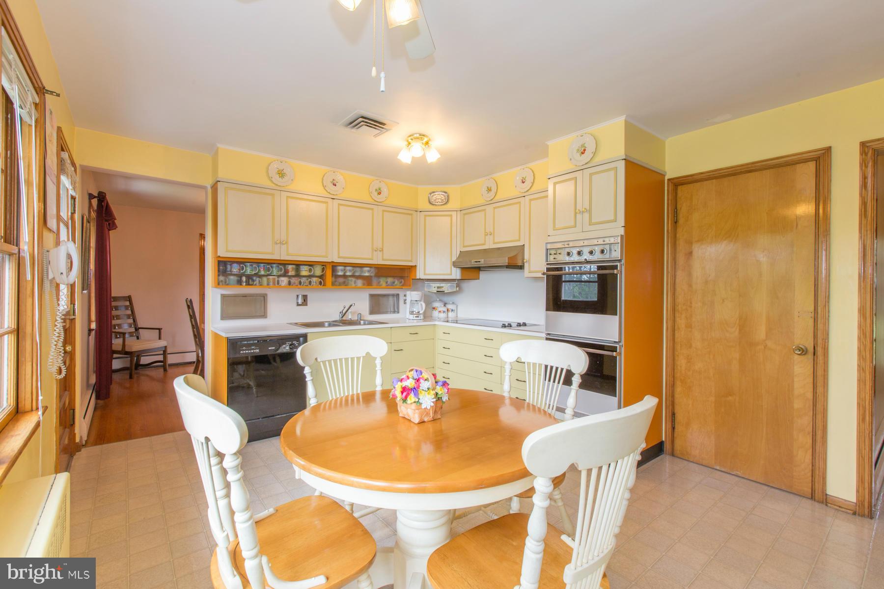 8107 Windsor Mill Road Baltimore, MD 21244 - Photo 10 of 28 Kitchen
