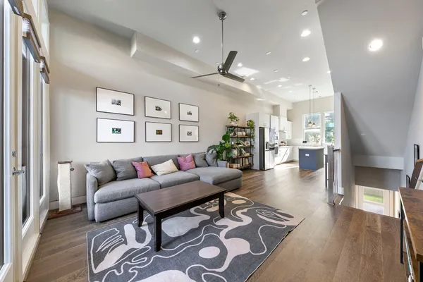 $2,750 | 2412 Canal Street, Unit J, Houston, TX 77003