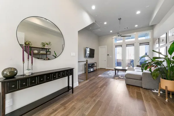 $2,750 | 2412 Canal Street, Unit J, Houston, TX 77003