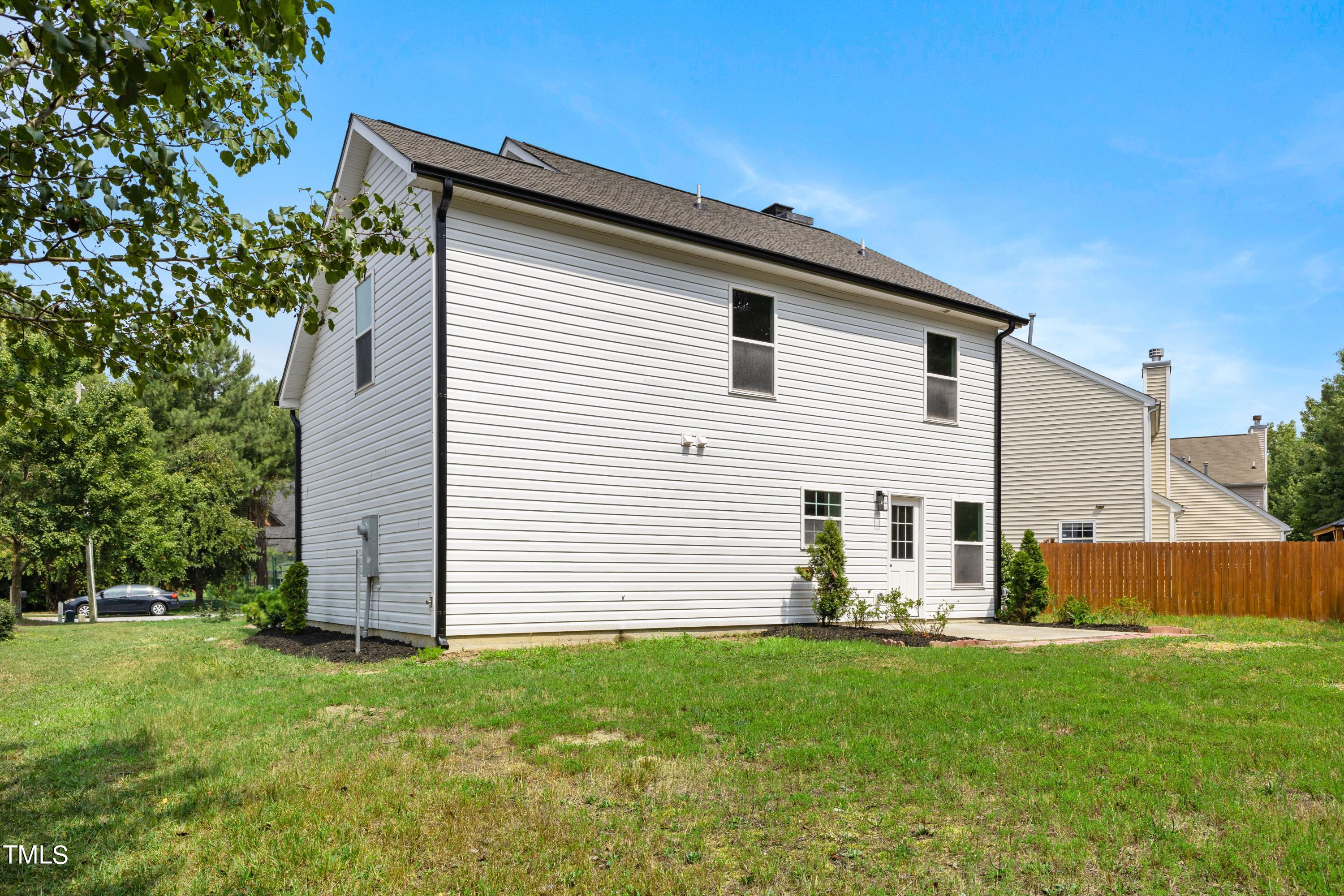 4228 Dalcross Road Raleigh, NC 27610 - Photo 7 of 27 25
