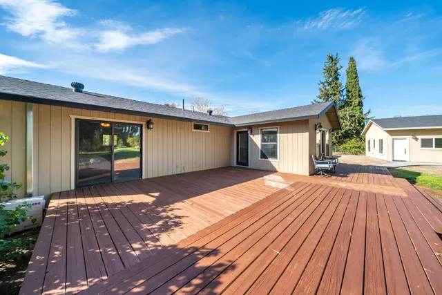 a view of a house with a big yard