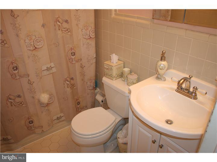 383 Lakeside Road, Unit 108 Ardmore, PA 19003 - Photo 8 of 18 Bathroom