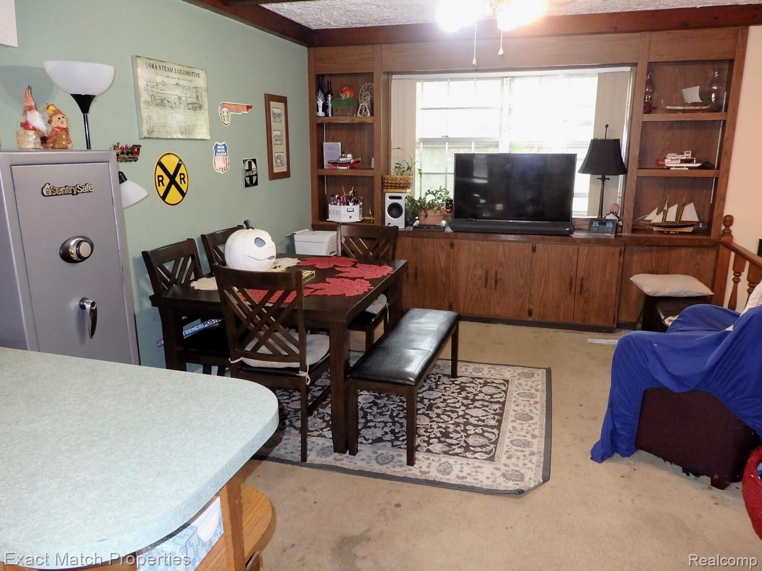 1392 Delta Road Walled Lake, MI 48390 - Photo 30 of 48 Spacious living room
