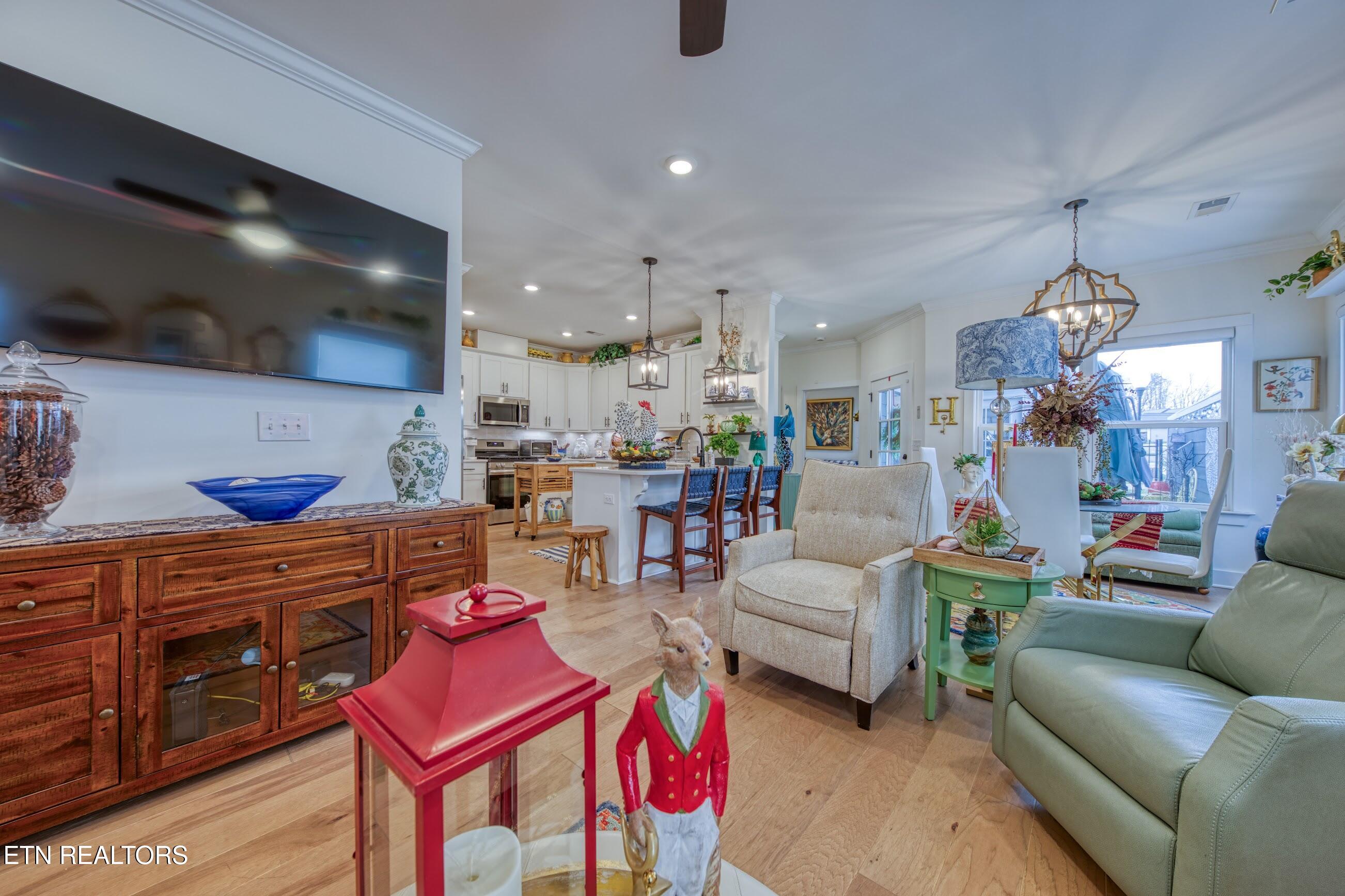 166 Goldheart Road Farragut, TN 37934 - Photo 17 of 44 166 Goldheart Rd Familyroom kitchen dini