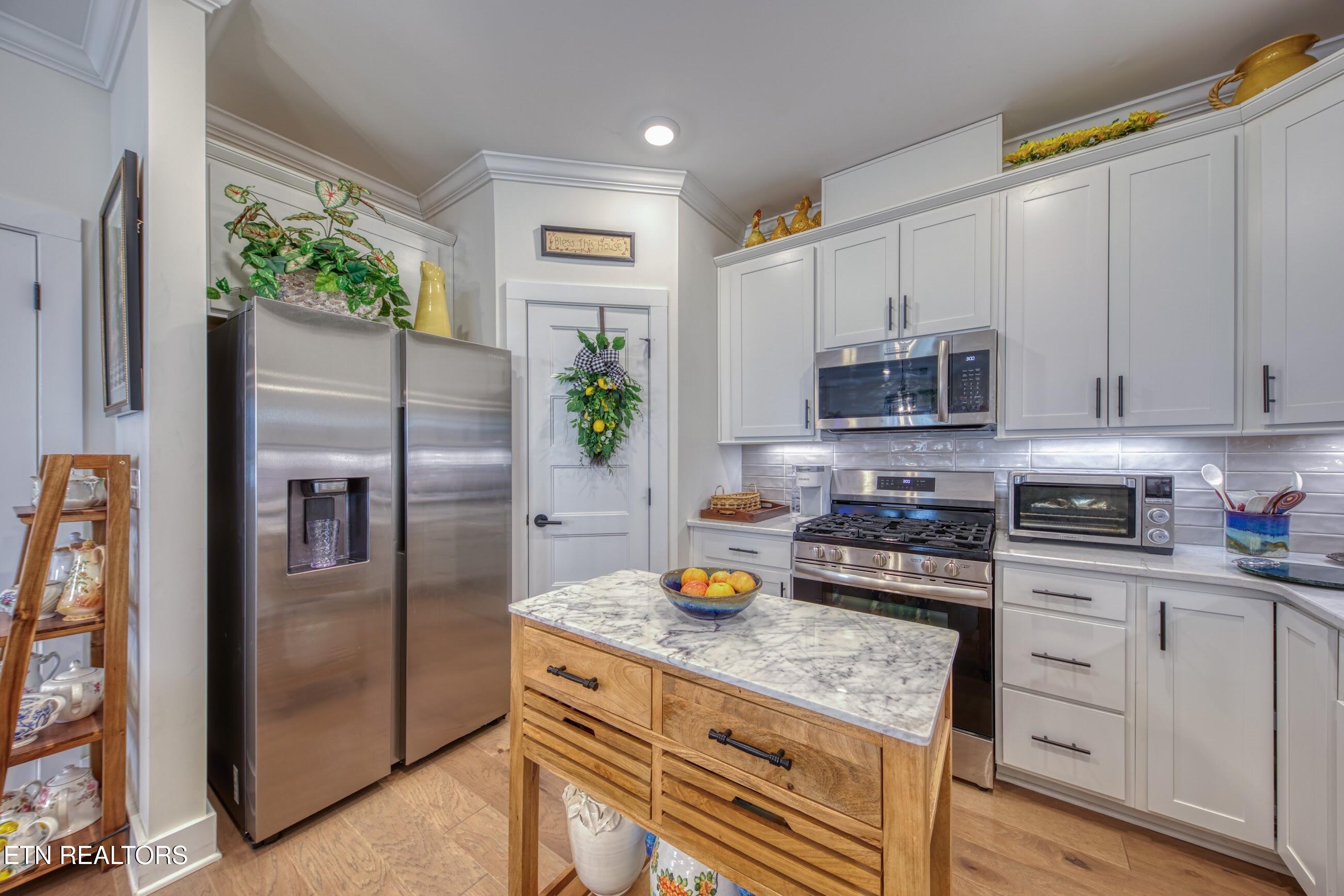 166 Goldheart Road Farragut, TN 37934 - Photo 20 of 44 166 Goldheart Rd Kitchen 3