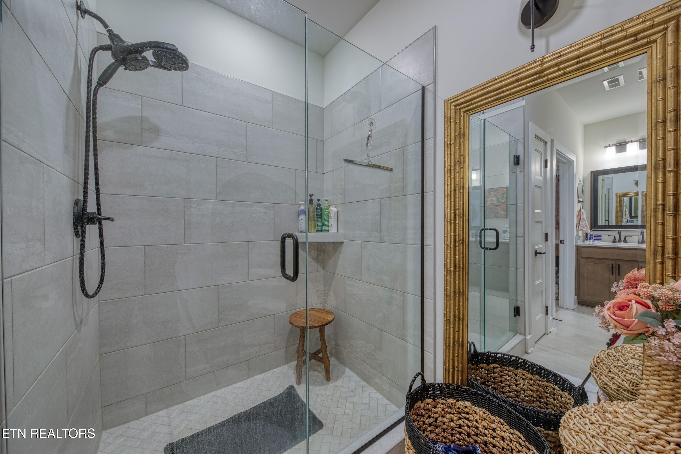 166 Goldheart Road Farragut, TN 37934 - Photo 30 of 44 166 Goldheart Rd ensuite to primary 2