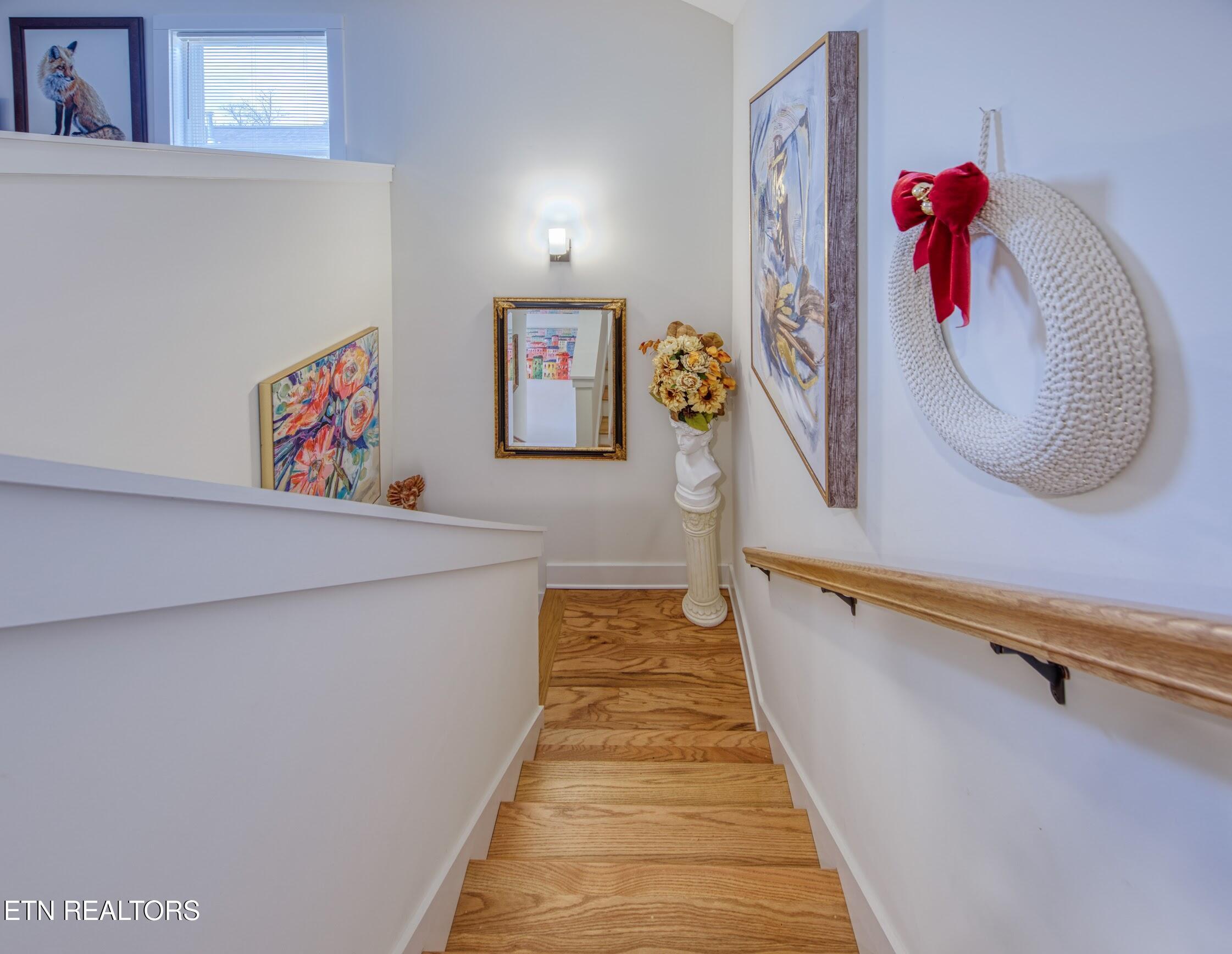 166 Goldheart Road Farragut, TN 37934 - Photo 35 of 44 166 Goldheart Rd stairway