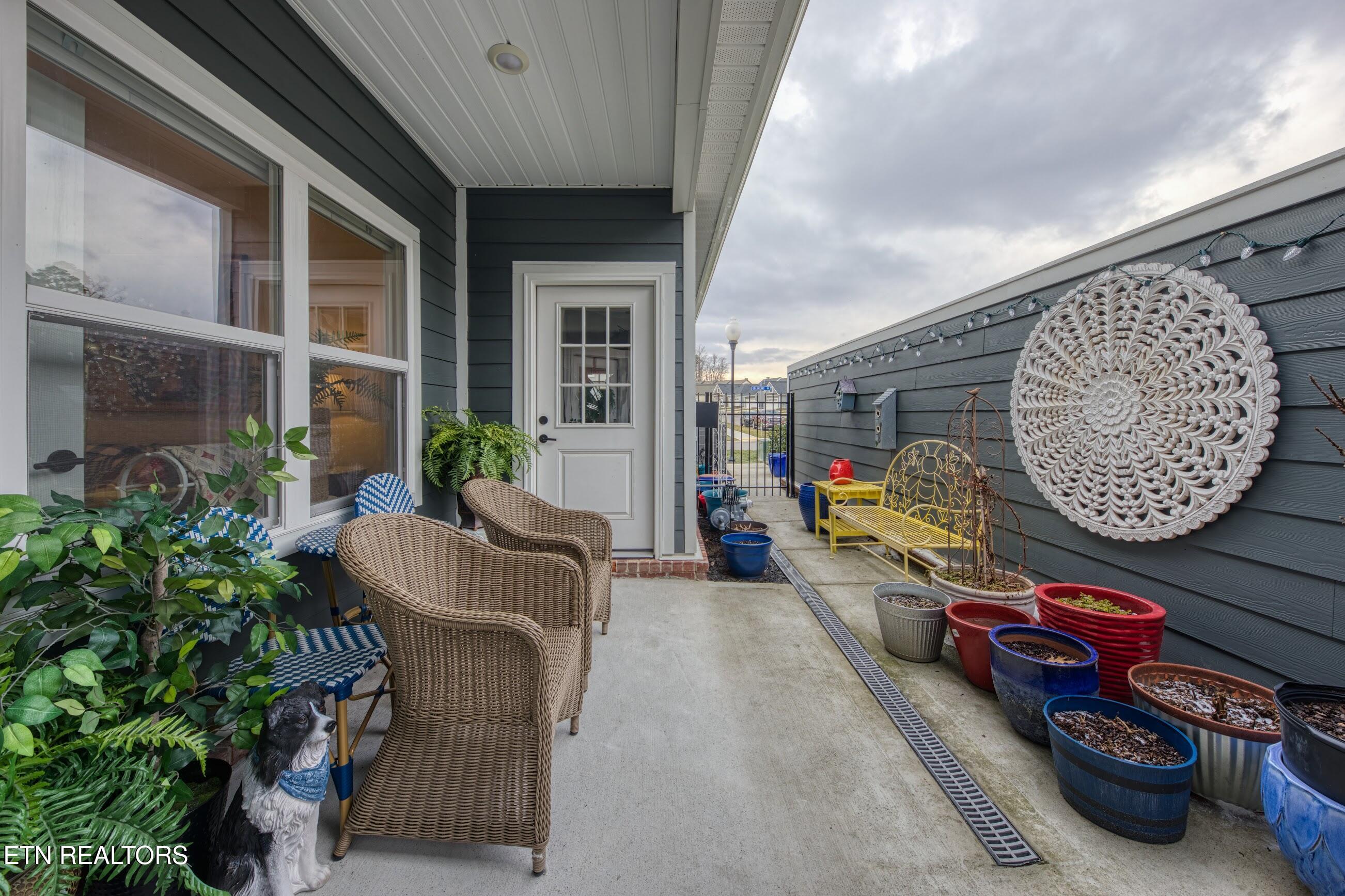 166 Goldheart Road Farragut, TN 37934 - Photo 10 of 44 166 Goldheart Rd patio 2