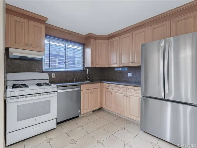 $3,900 | 58-52 208th Street | Bayside