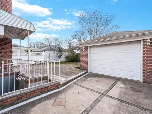 $3,900 | 58-52 208th Street | Bayside