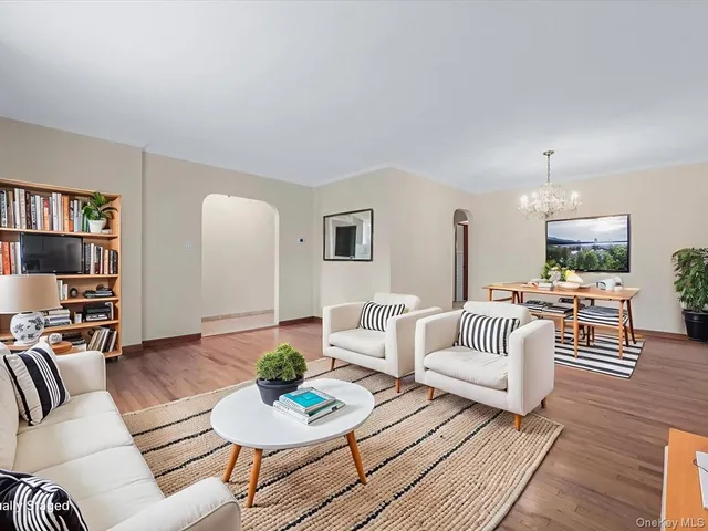 $3,900 | 58-52 208th Street | Bayside