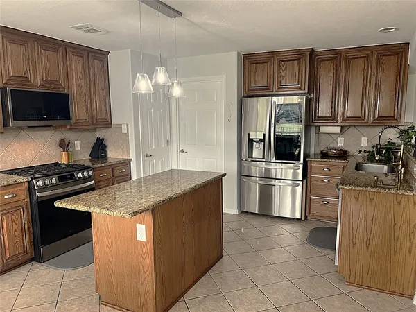 $2,395 | 8426 Hunters Village Drive, Humble, TX 77346