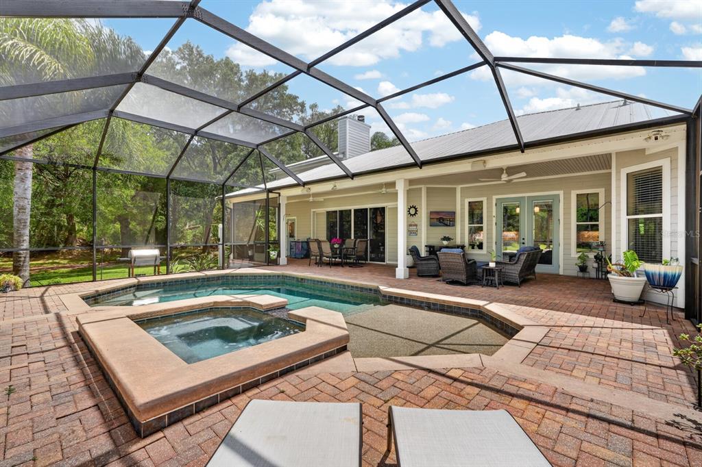 94 Smith Lane Bunnell, FL 32110 - Photo 58 of 80 a view of a patio with a table and chairs under an umbrella