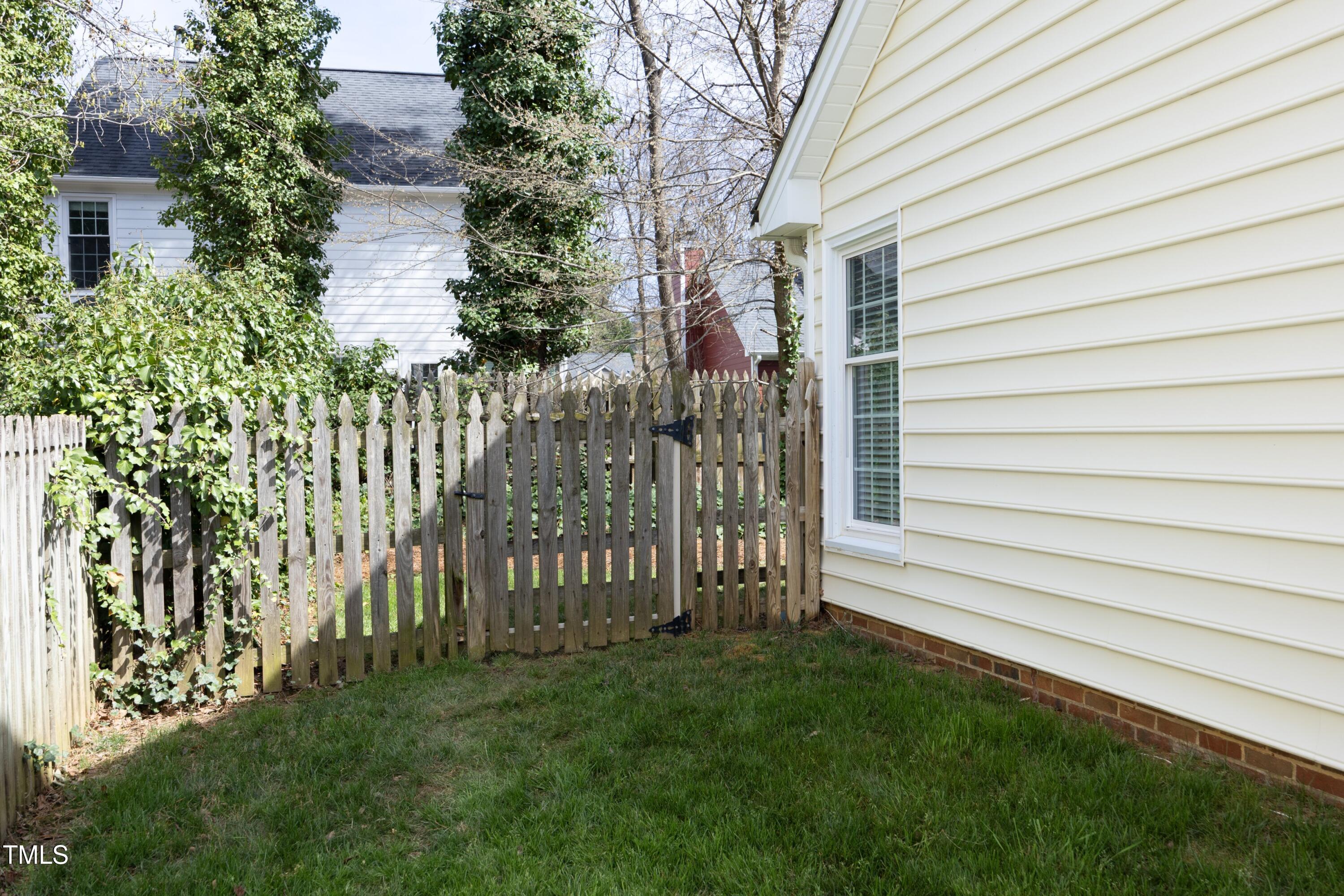 5513 Edgebury Road Raleigh, NC 27613 - Photo 26 of 34 27SideGate