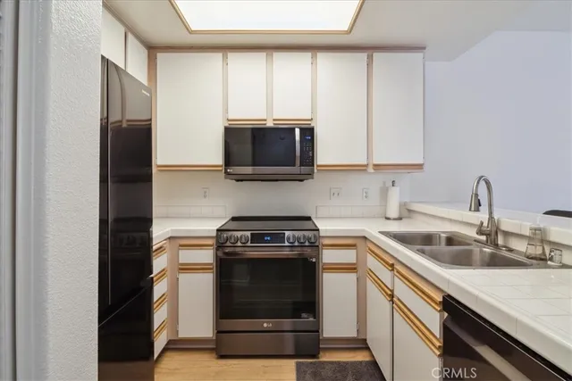 $615,000 | 2960 Champion Way, Unit 1006, Tustin, CA 92782